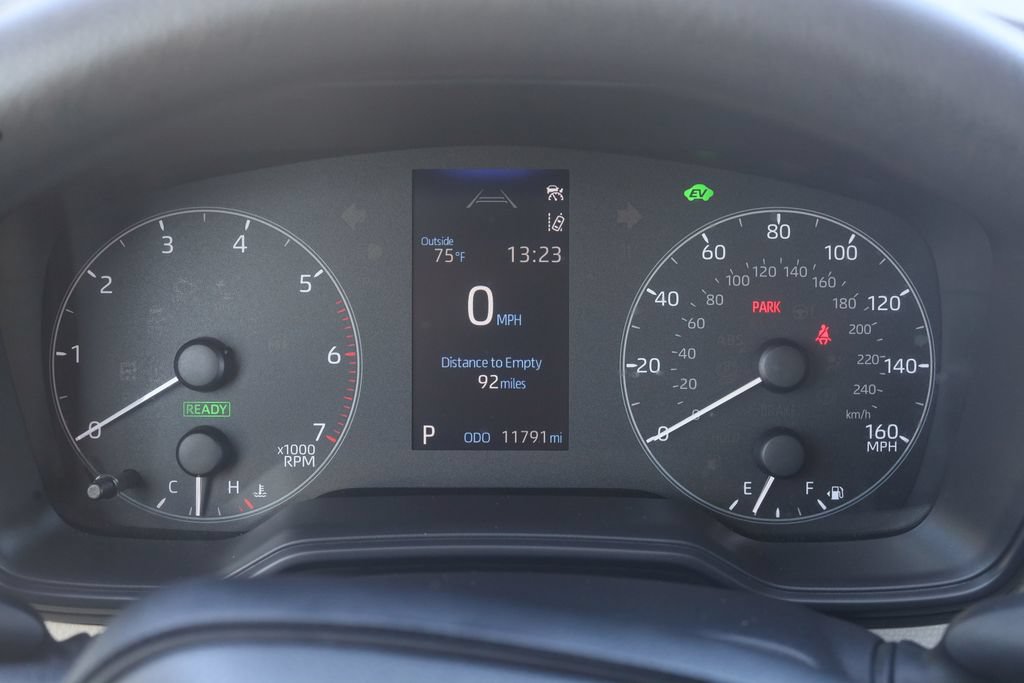 Used 2025 Toyota Corolla LE AWD/4WD image 31