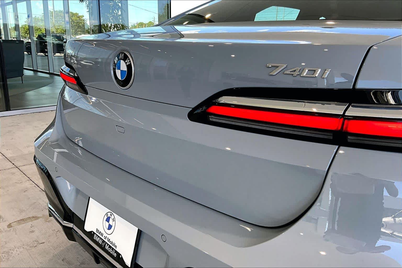 Used 2026 BMW 740i RWD image 9