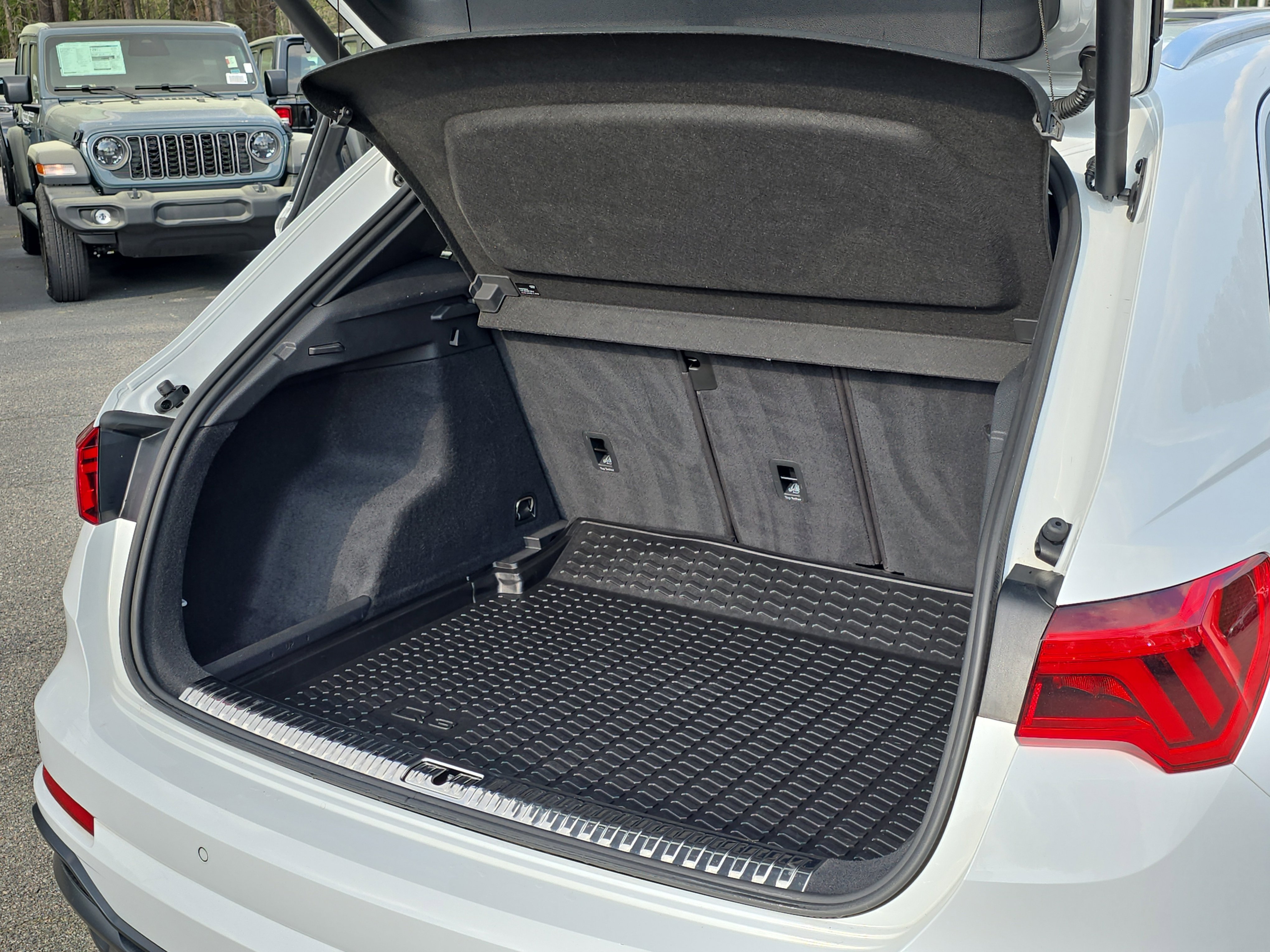 Used 2022 Audi Q3 2.0T Premium Plus image 12