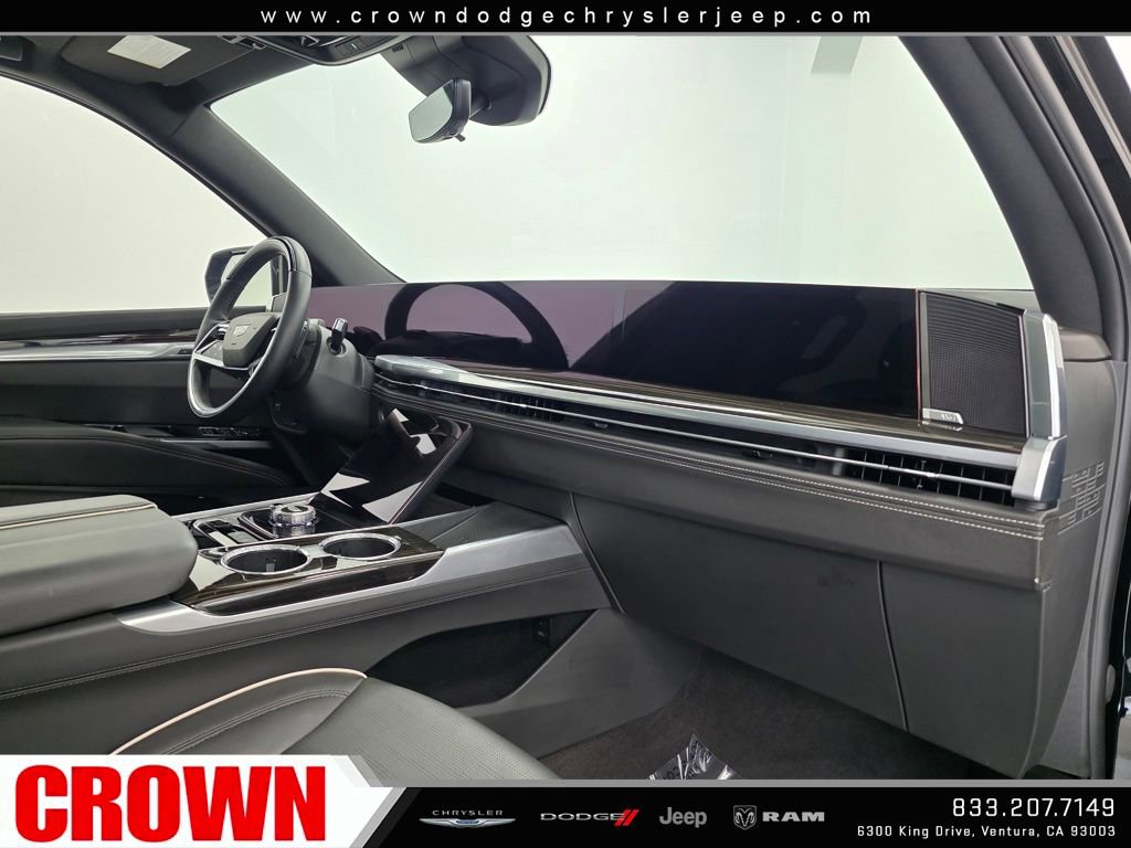 Used 2025 Cadillac Escalade ESV Premium Luxury image 17