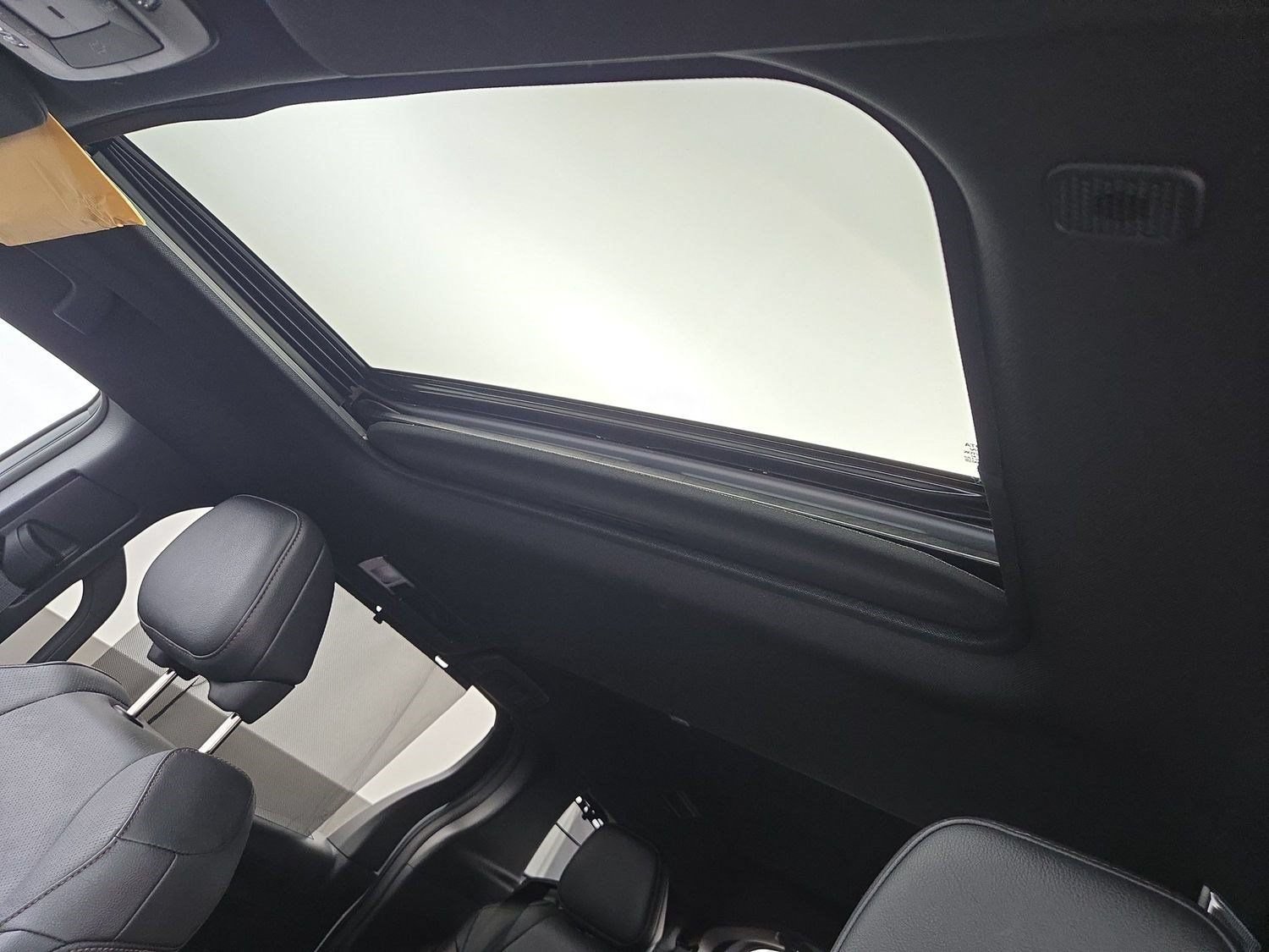 Certified 2025 Toyota Sienna Limited FWD image 25