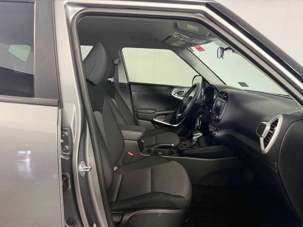 Used 2025 Kia Soul LX w/ LX Technology Package image 27