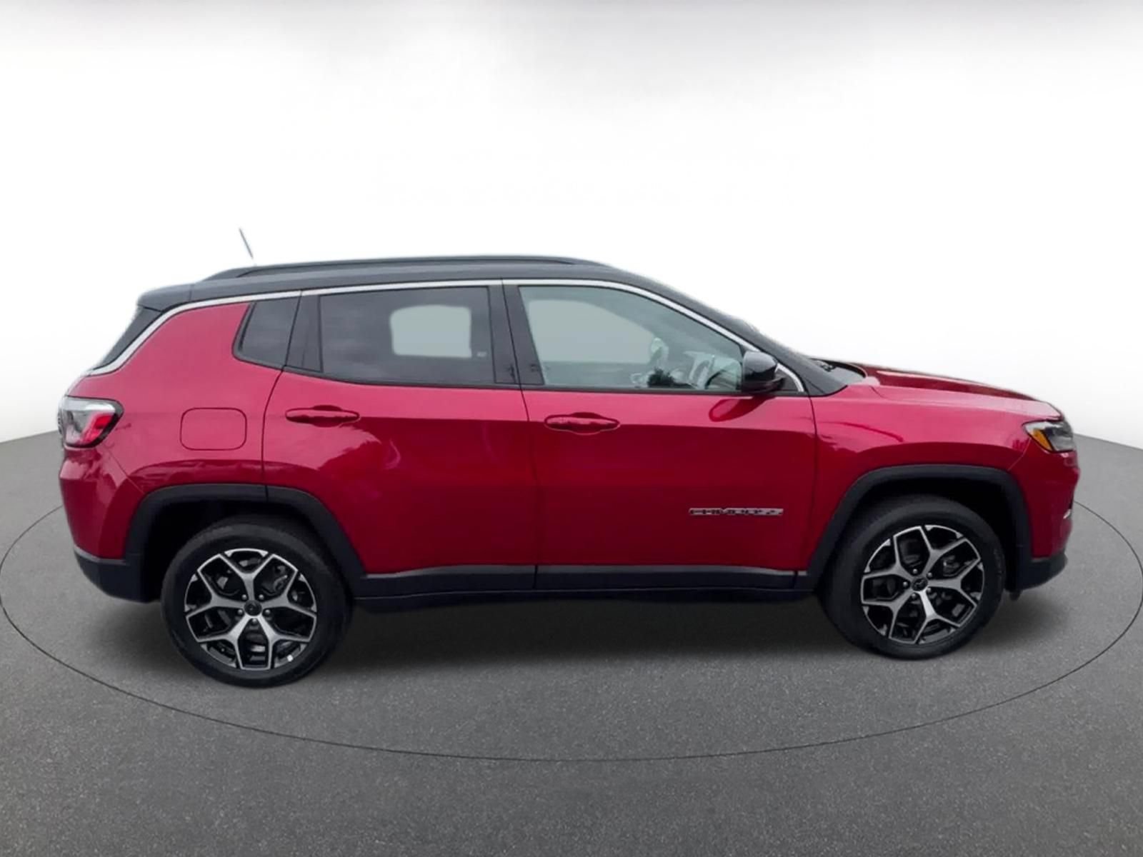 Used 2025 Jeep Compass Limited AWD/4WD image 15