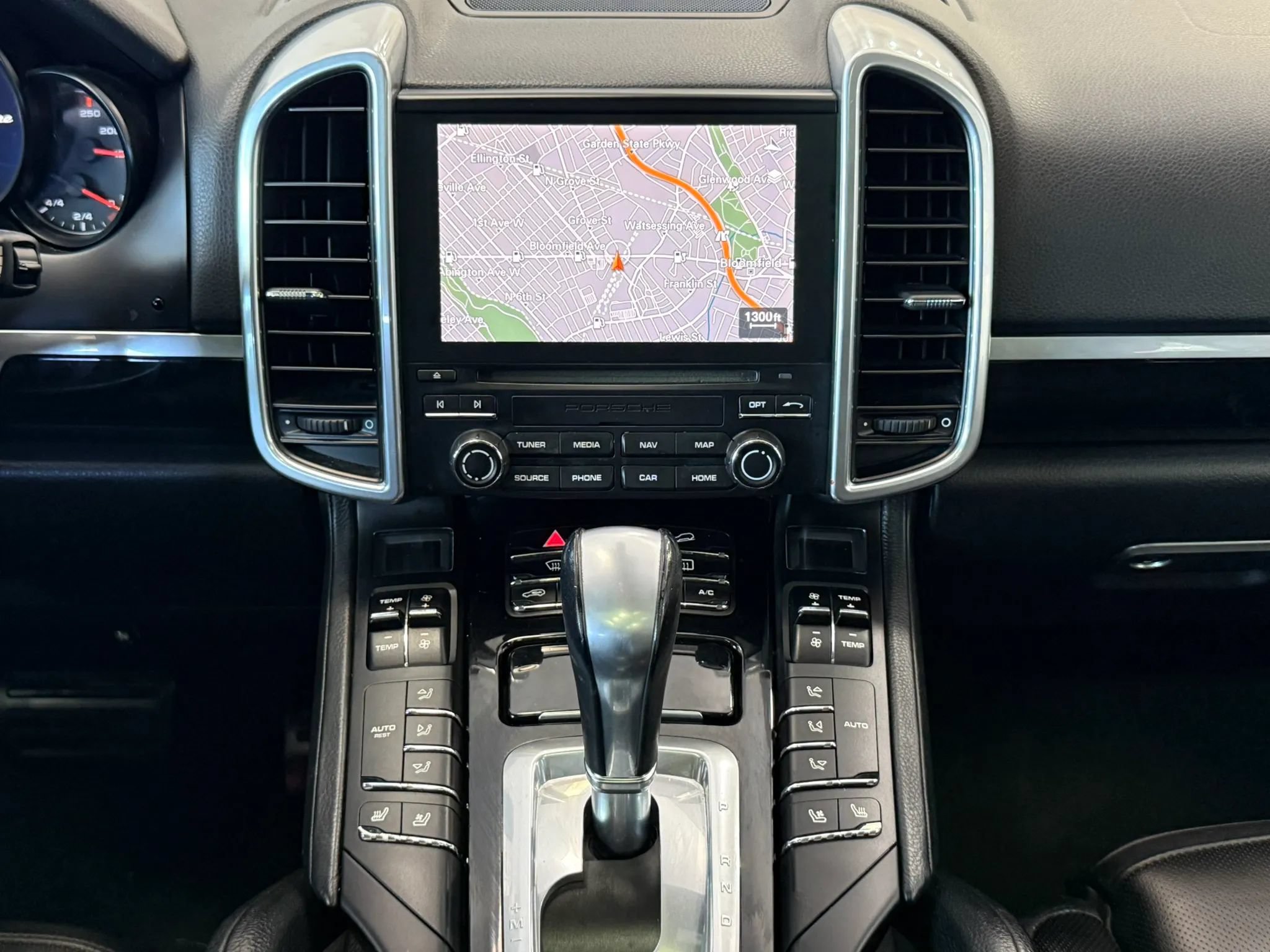 Used 2017 Porsche Cayenne Platinum Edition AWD/4WD image 24