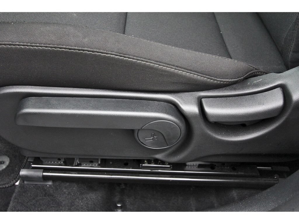 Used 2026 Hyundai Kona SE FWD image 32