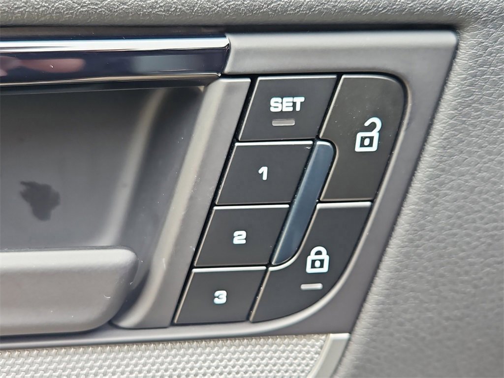 Certified 2025 Porsche Cayenne image 13