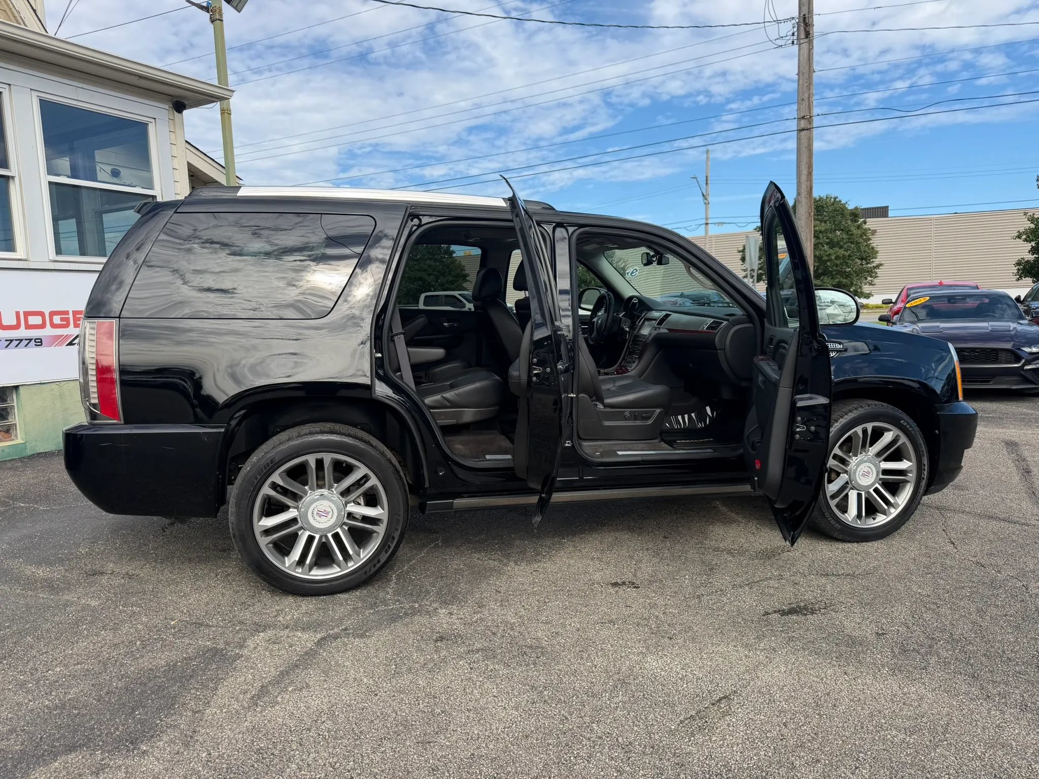 Used 2014 Cadillac Escalade Premium AWD/4WD image 27