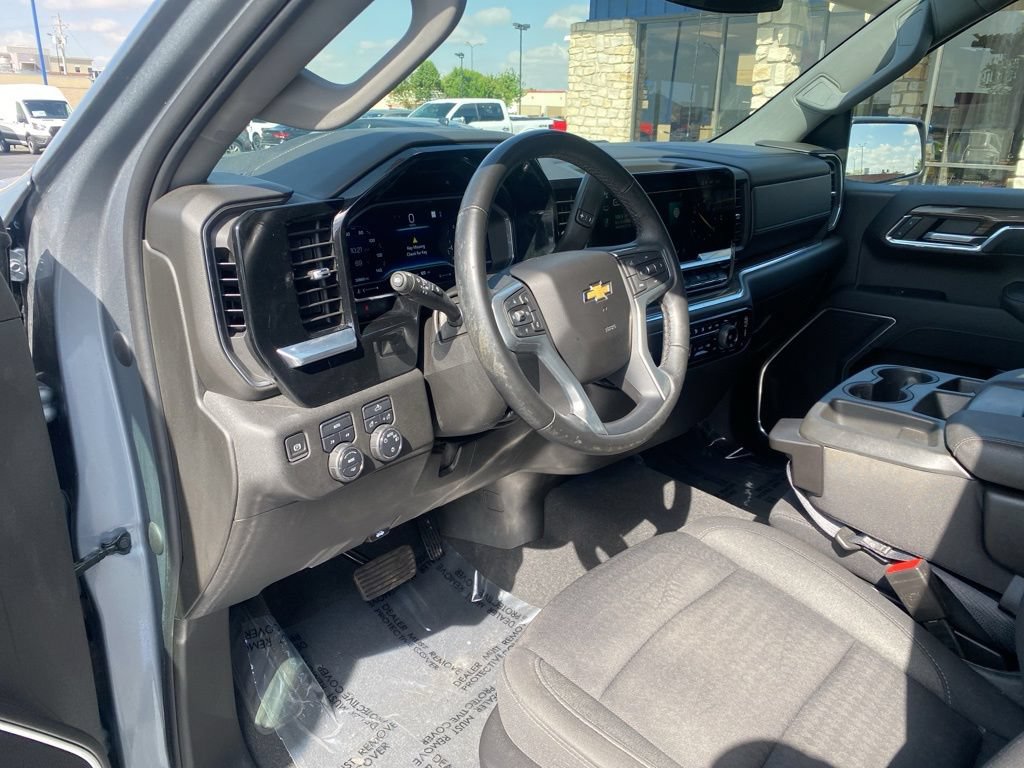 Used 2023 Chevrolet Silverado 1500 LT AWD/4WD image 19