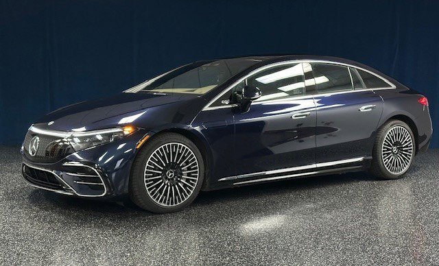 Used 2022 Mercedes-Benz EQS 580 4MATIC Sedan image 4