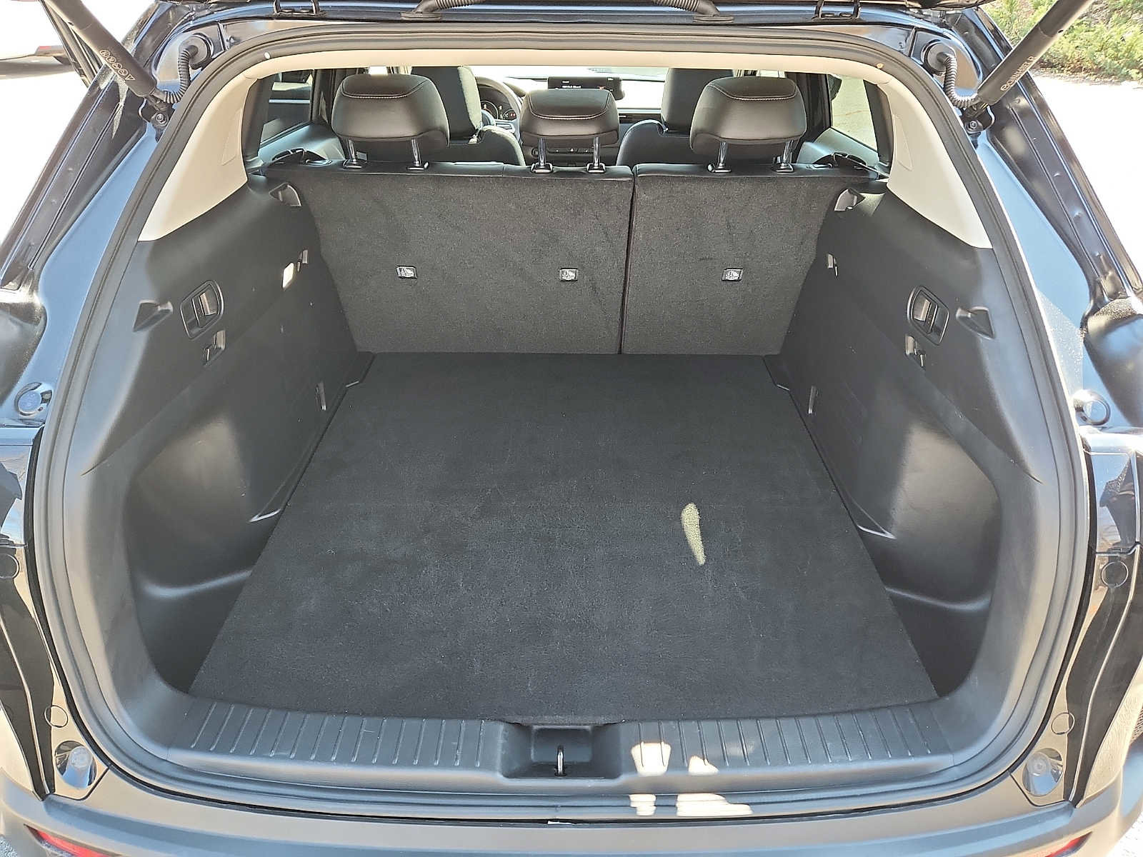 Used 2025 MAZDA CX-50 AWD 2.5 S w/ Premium Package image 28