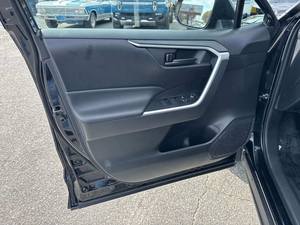 Used 2024 Toyota RAV4 LE image 22