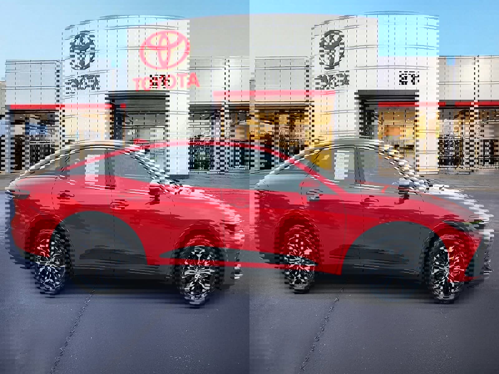 Used 2023 Toyota Crown XLE image 4