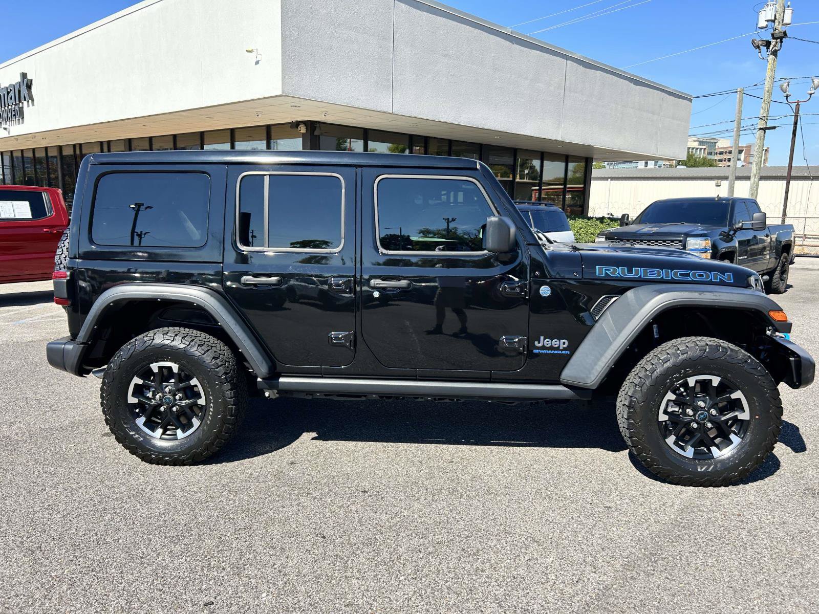 Used 2024 Jeep Wrangler Unlimited Rubicon 4xe w/ Technology Group AWD/4WD image 2