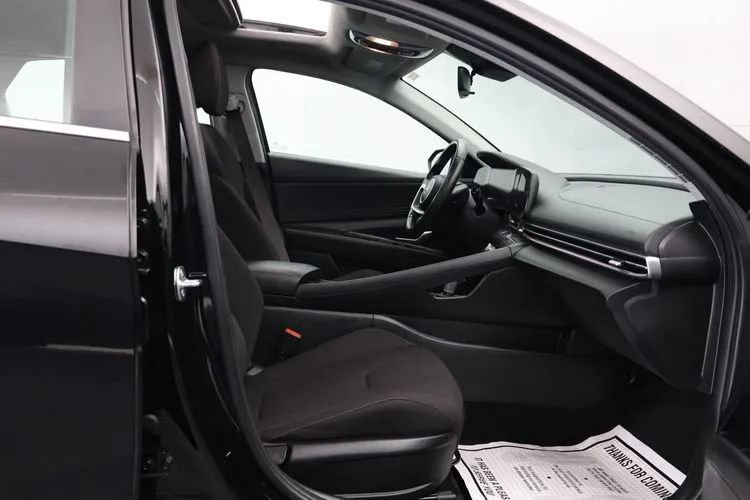 Used 2025 Hyundai Elantra SEL FWD image 13