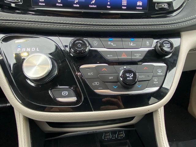 Used 2023 Chrysler Pacifica Limited image 22
