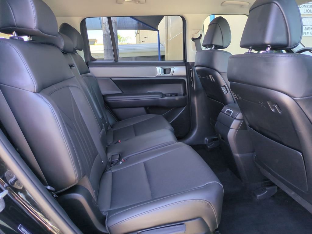 Certified 2025 Hyundai Santa Fe SEL image 30