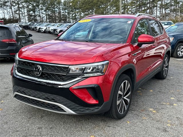 Certified 2022 Volkswagen Taos SE image 3