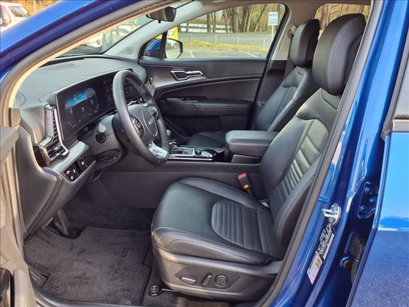 Used 2025 Kia Sportage SX image 11