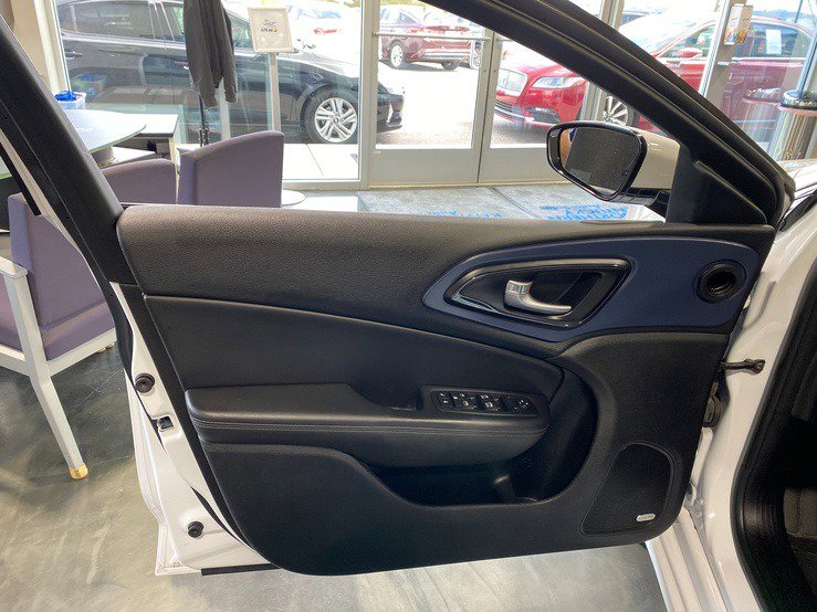 Used 2016 Chrysler 200 S w/ Navigation & Sound Group I image 11