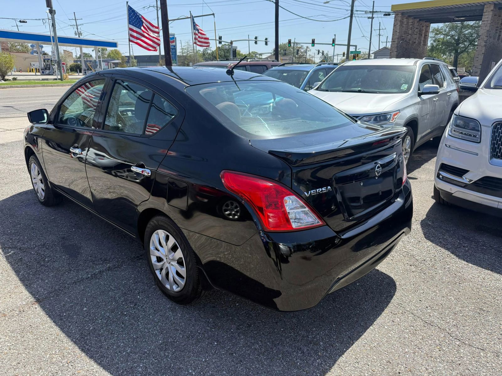 Used 2018 Nissan Versa SV image 6