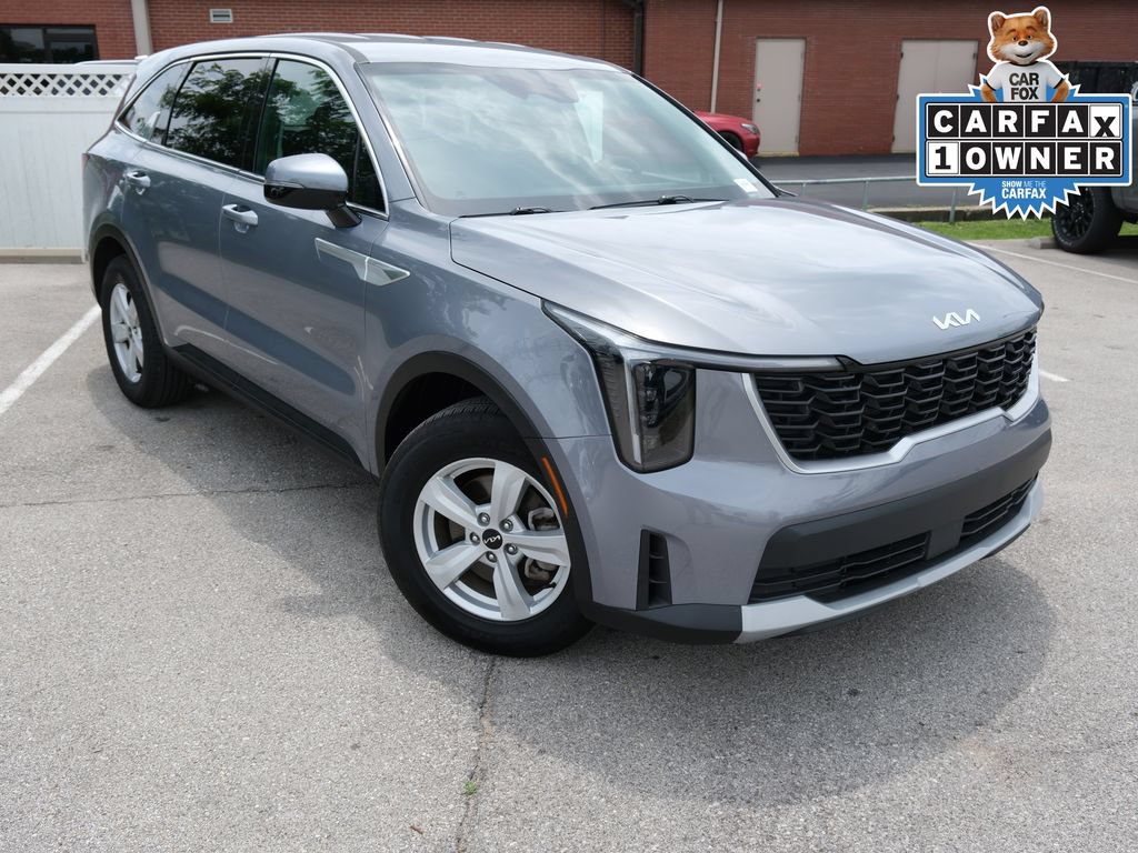 Used 2025 Kia Sorento LX FWD image 1