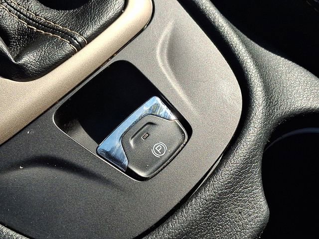 Used 2015 Jeep Cherokee Limited w/ Luxury Group FWD image 24