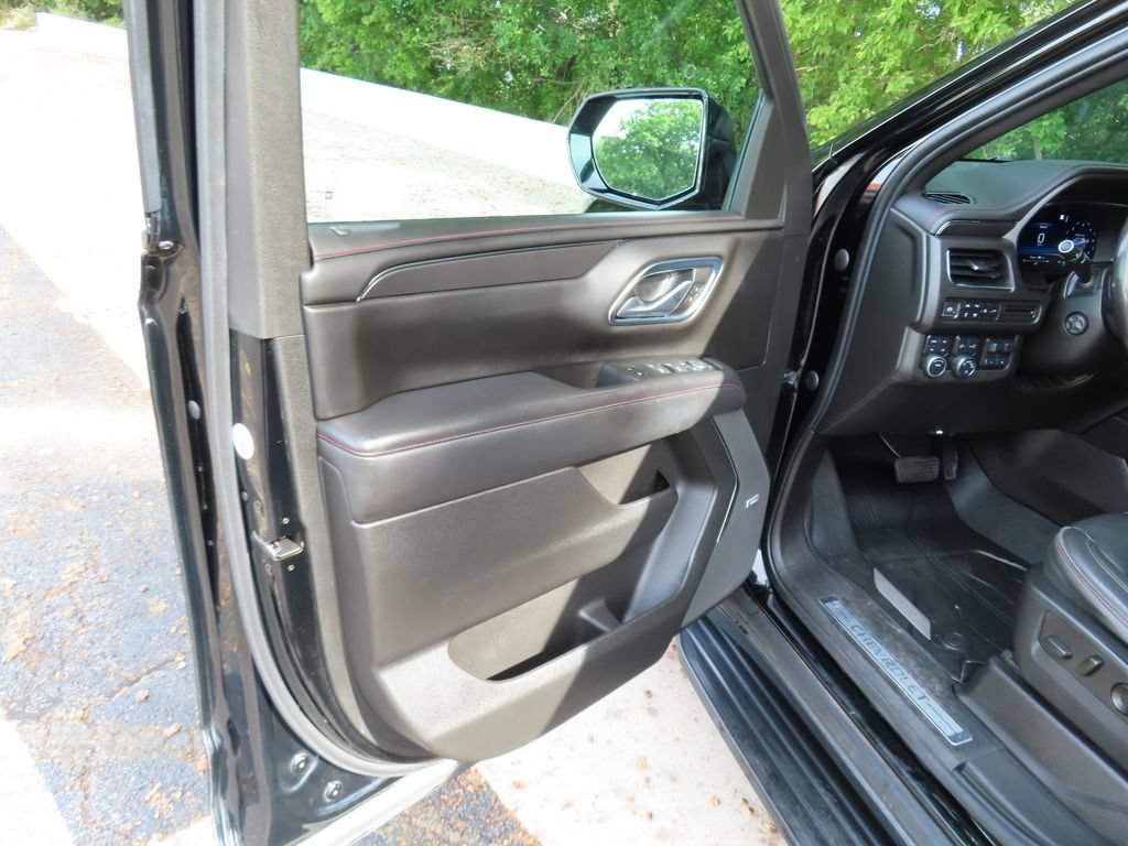 Used 2022 Chevrolet Suburban RST w/ Luxury Package AWD/4WD image 27