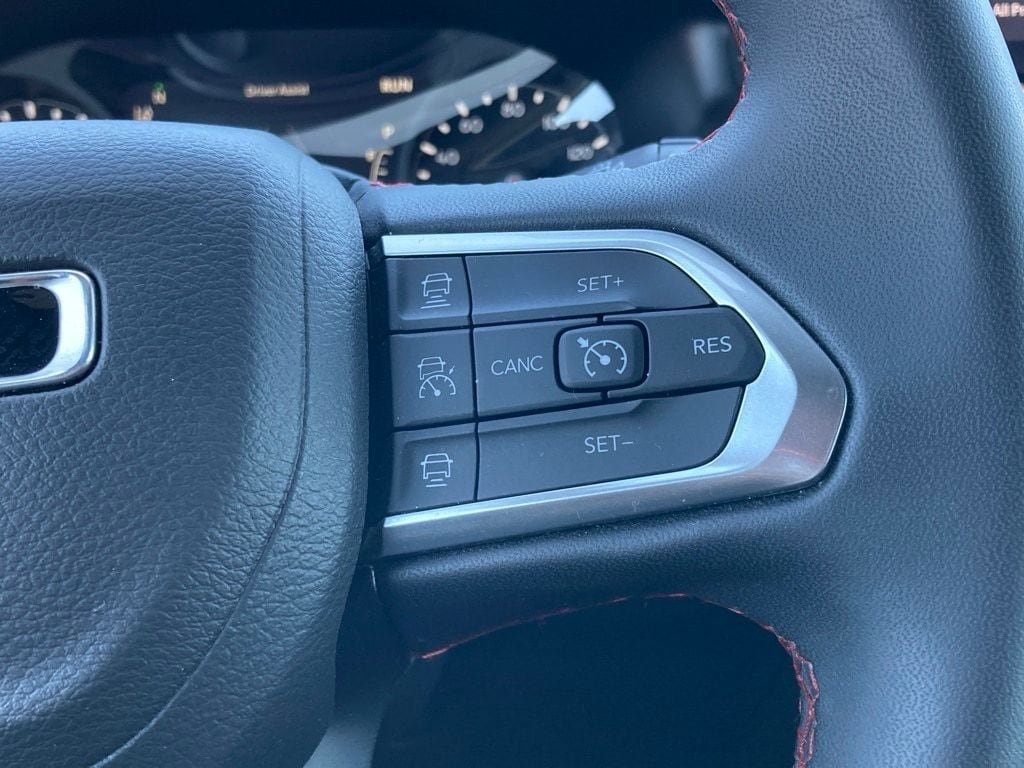 Used 2025 Jeep Compass Trailhawk image 17