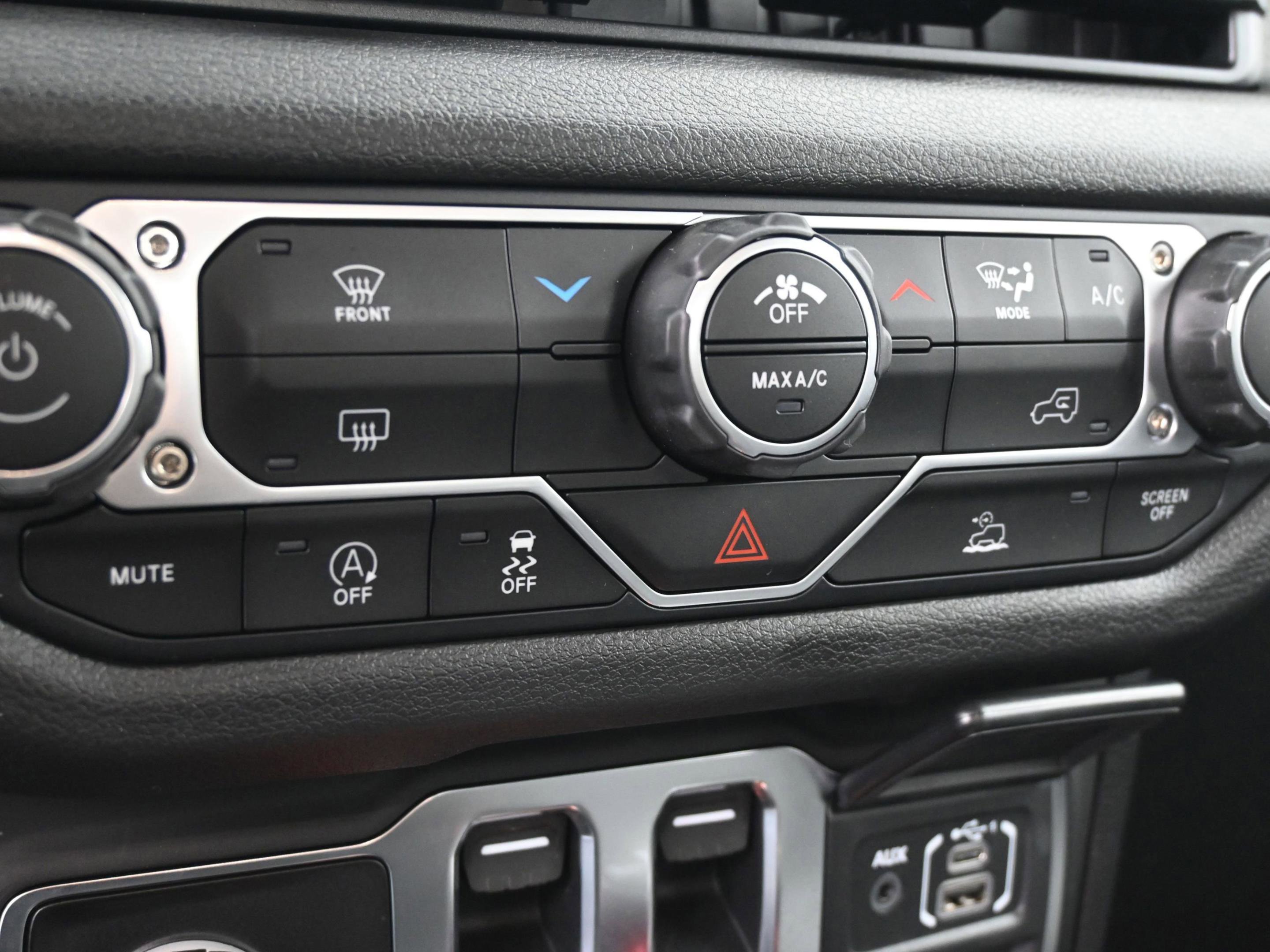 Used 2025 Jeep Wrangler Sport image 38