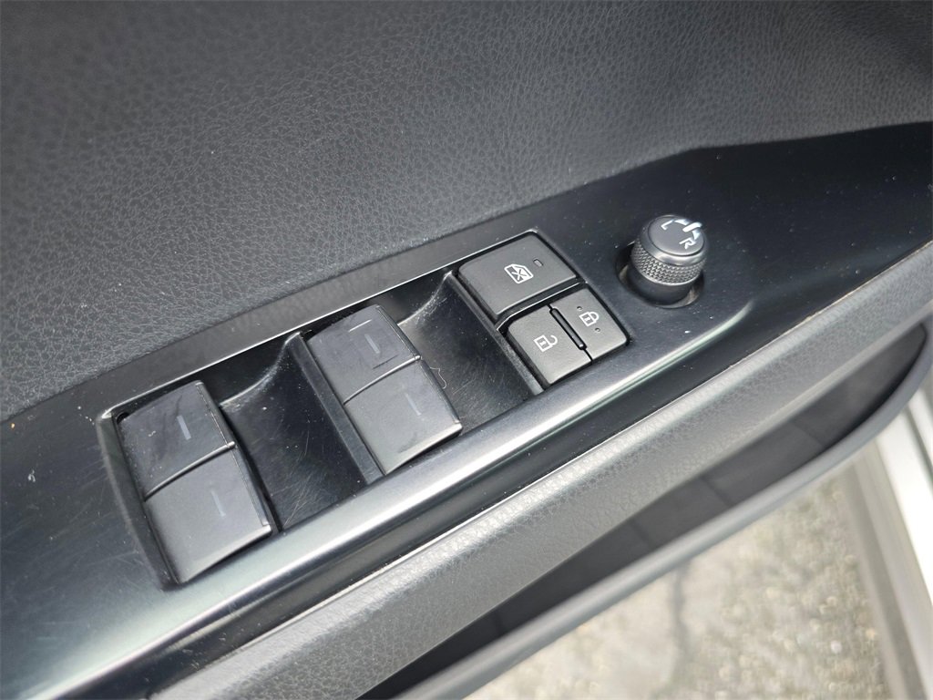 Used 2025 Toyota Camry SE image 17