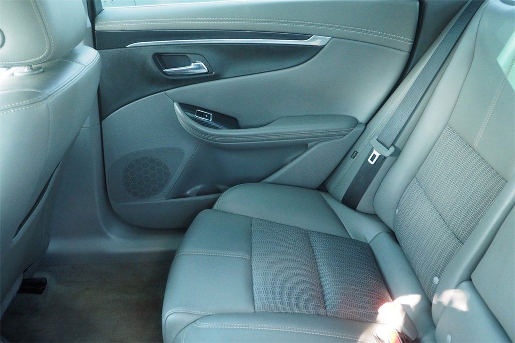 Used 2017 Chevrolet Impala LT image 17