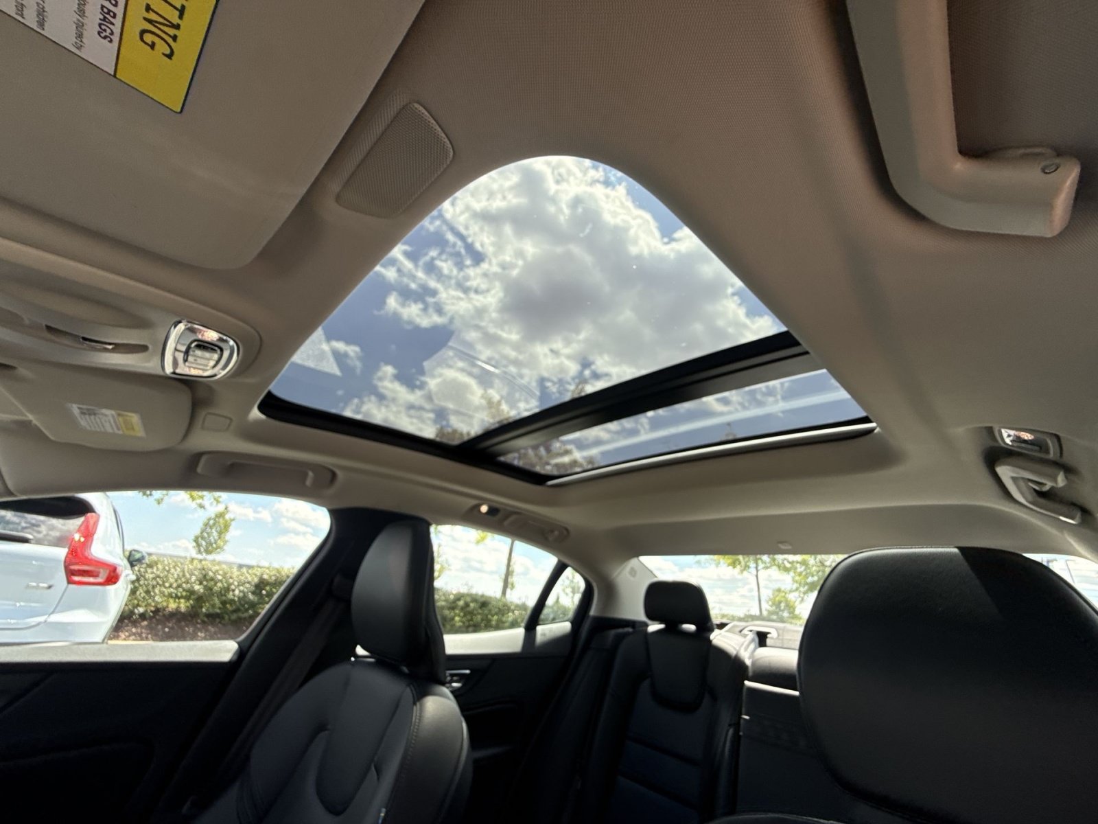 Certified 2022 Volvo S60 B5 Momentum w/ Premium Package FWD image 31
