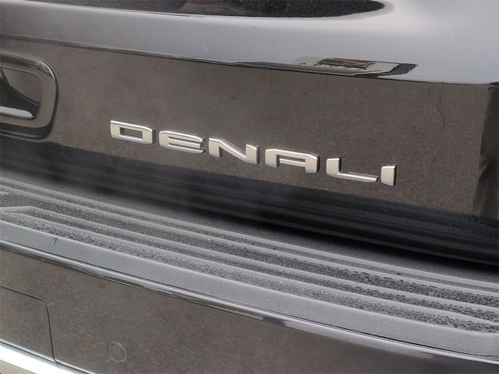 Used 2023 GMC Yukon Denali w/ Denali Reserve Package image 30