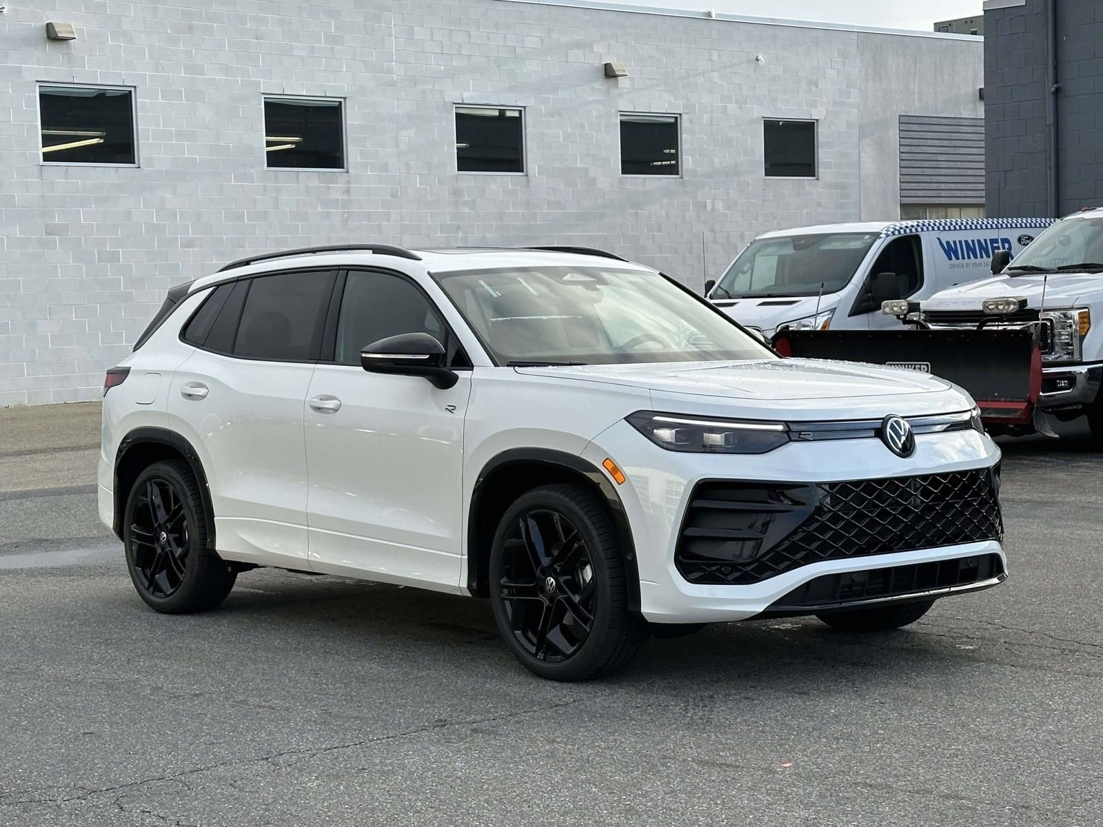 New 2026 Volkswagen Tiguan SE R-Line image 8