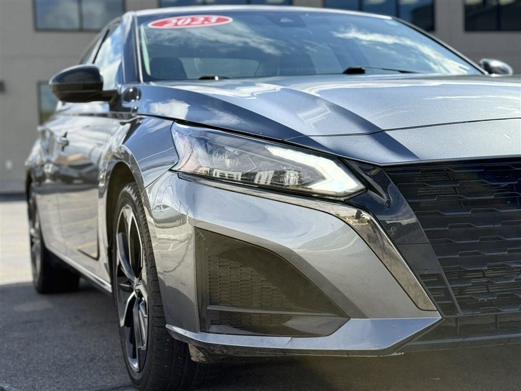 Used 2023 Nissan Altima 2.5 SR AWD/4WD image 11