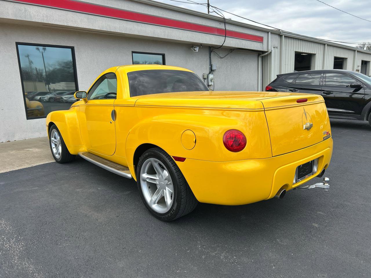 Used 2004 Chevrolet SSR w/ Preferred Equipment Group RWD image 7