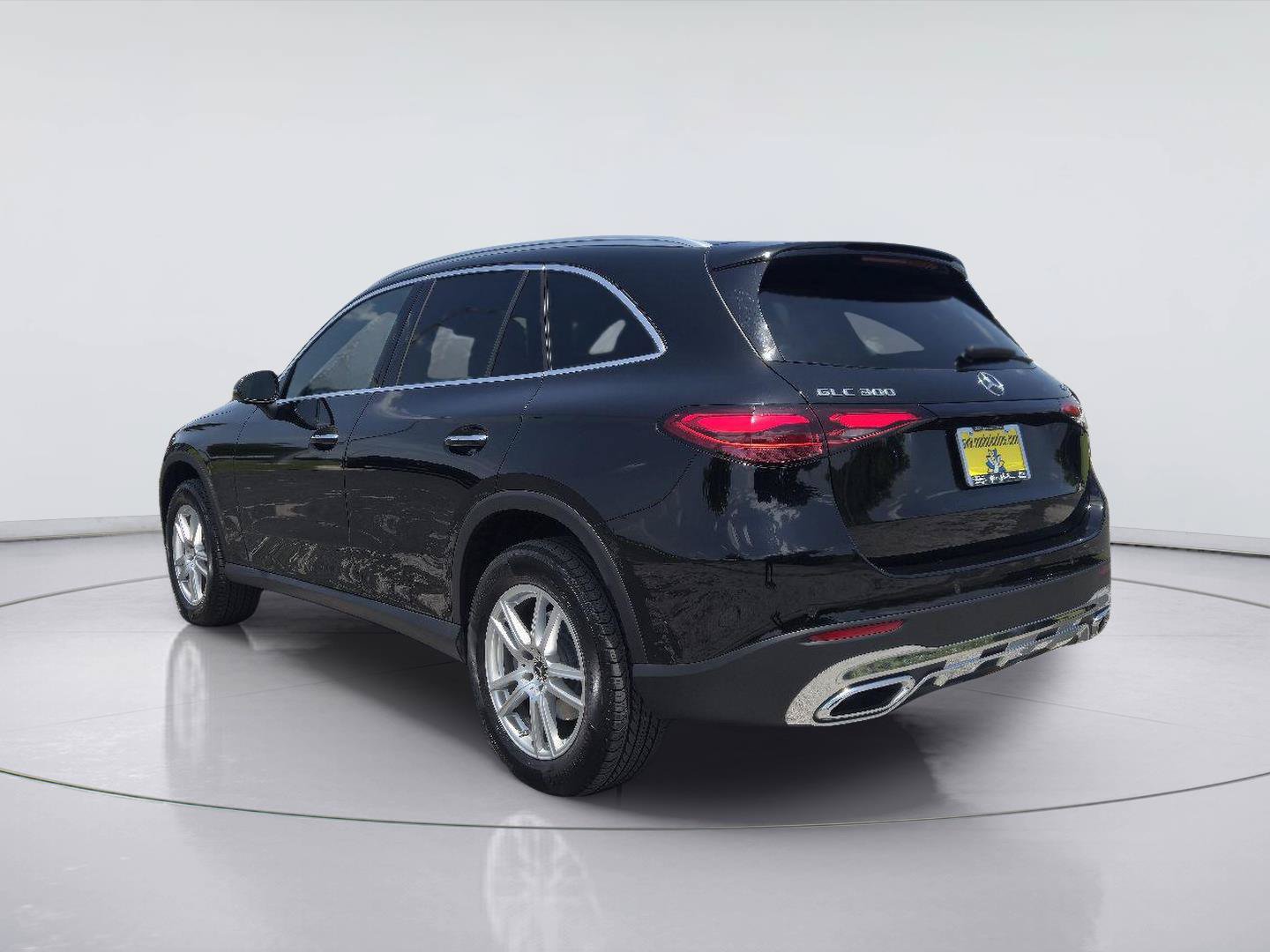 Used 2025 Mercedes-Benz GLC 300 4MATIC image 3