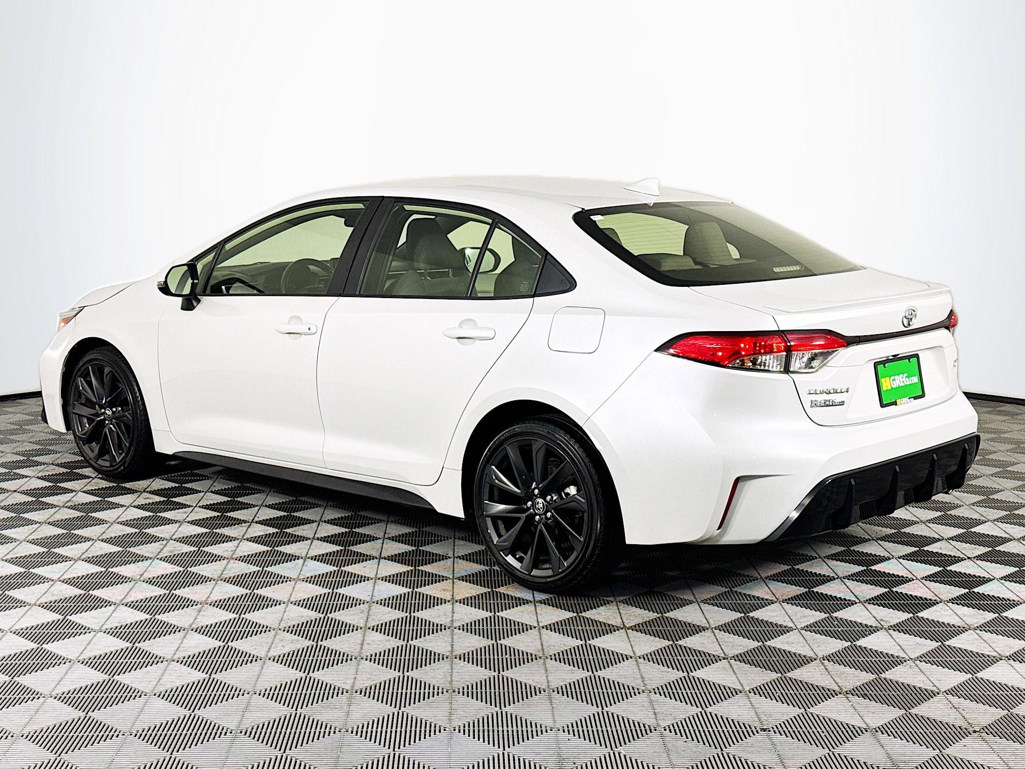 Used 2023 Toyota Corolla SE FWD image 6