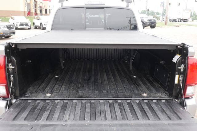 Used 2020 Toyota Tacoma SR AWD/4WD image 9