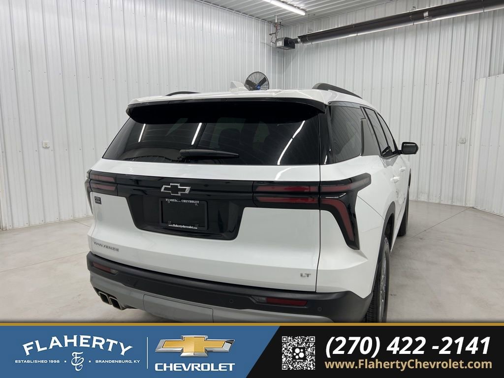 Used 2024 Chevrolet Traverse LT FWD image 3