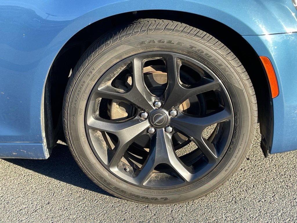 Used 2022 Chrysler 300 Touring w/ Sport Appearance Package image 32