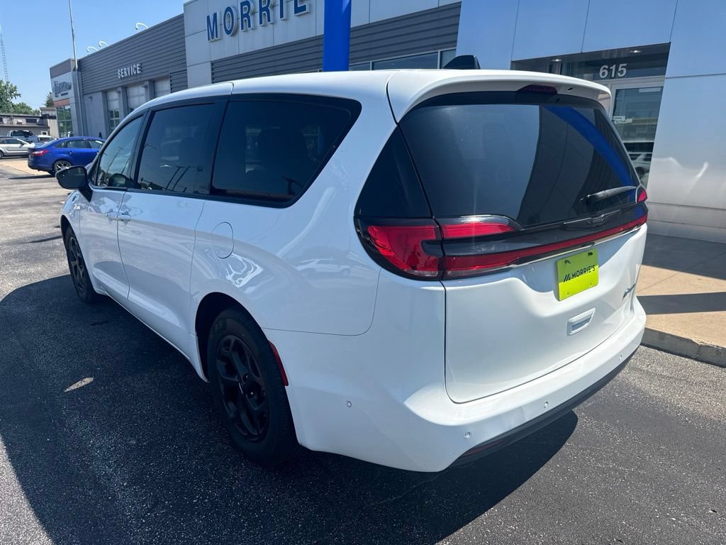 Used 2024 Chrysler Pacifica Limited FWD image 14