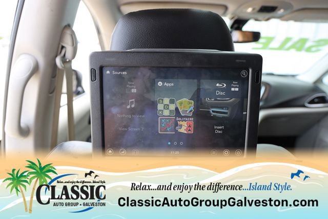 Used 2019 Chrysler Pacifica Touring-L Plus FWD image 31