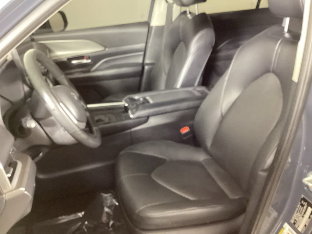 Used 2024 Toyota Grand Highlander AWD image 9