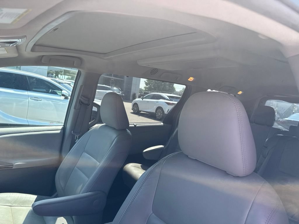 Used 2015 Toyota Sienna XLE Premium FWD image 26
