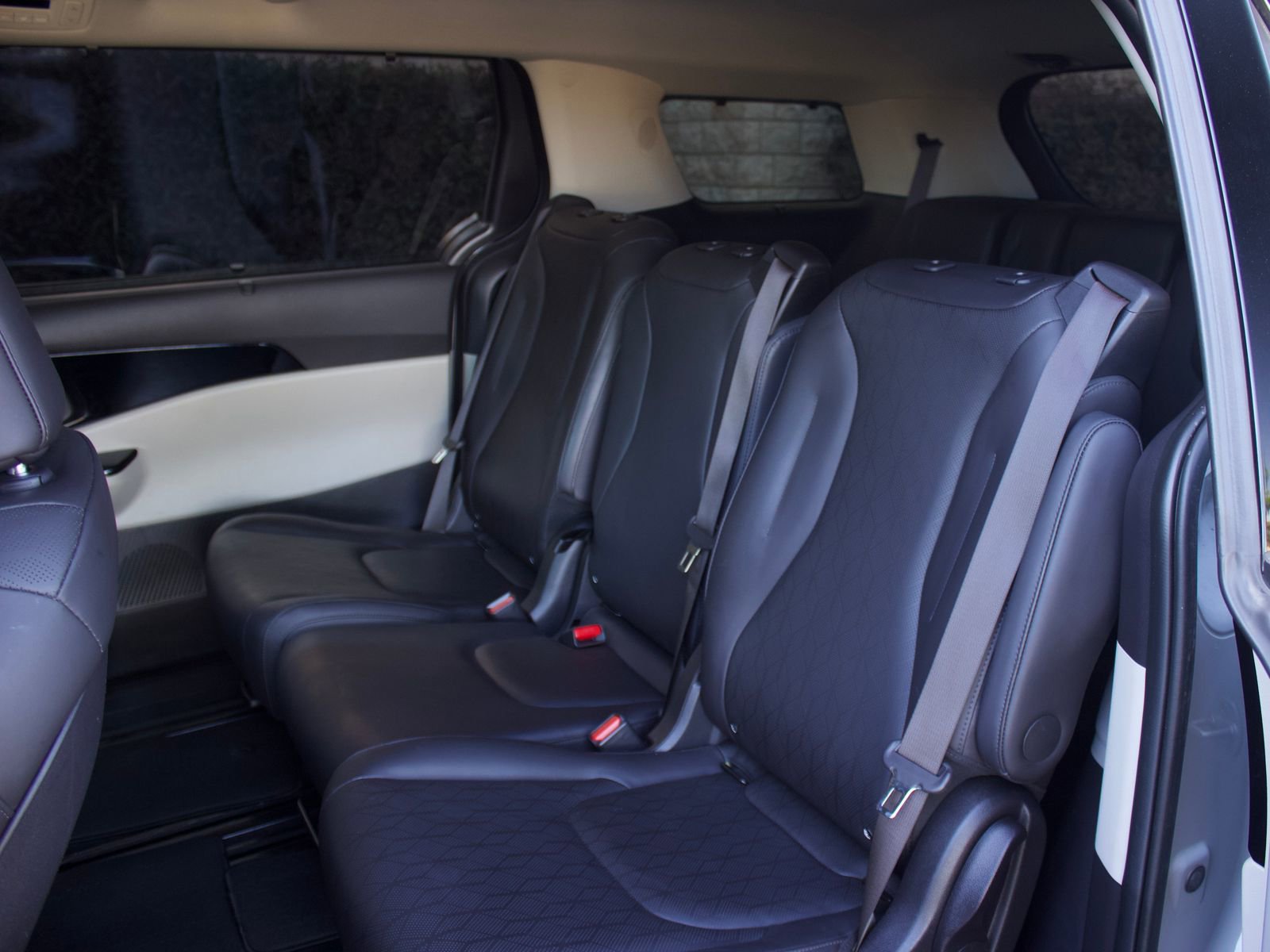 Used 2024 Kia Carnival SX FWD image 20