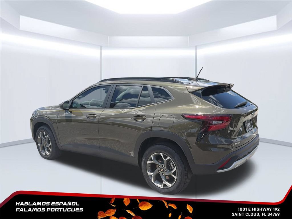 Used 2024 Chevrolet Trax LT w/ Driver Confidence Package FWD image 4