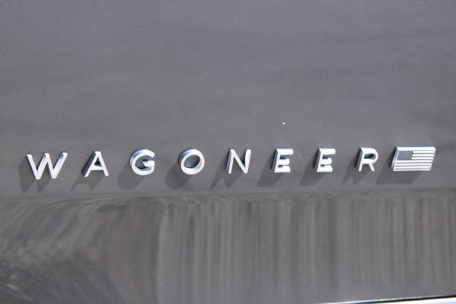 Used 2024 Jeep Wagoneer L Series II AWD/4WD image 8