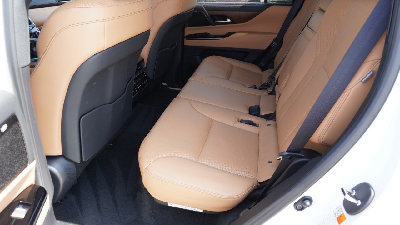 Certified 2024 Lexus LX 600 4WD w/ Luxury Package image 31