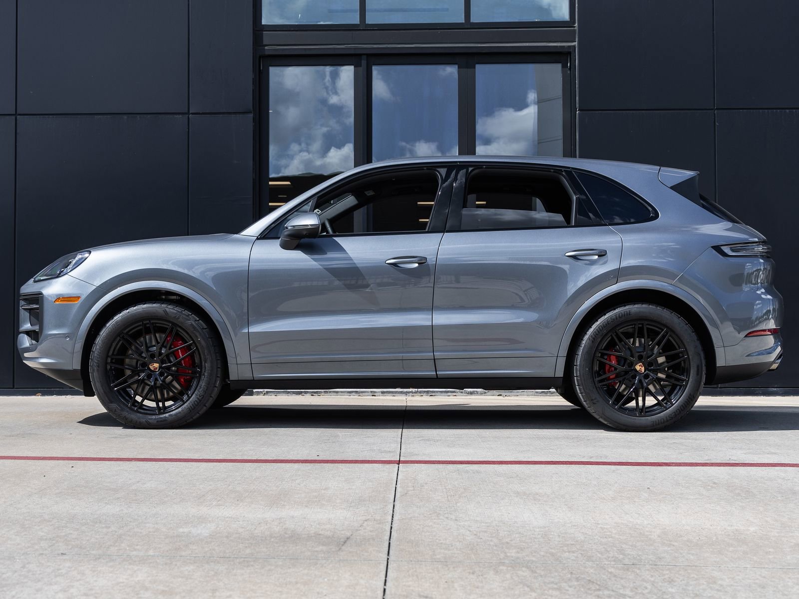 New 2026 Porsche Cayenne S image 2